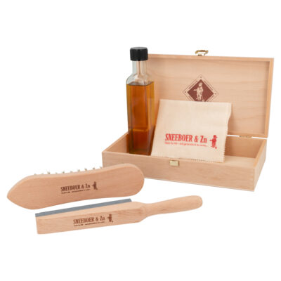 Onderhoudsset van Sneeboer & Zn. met handgesmeed tuingereedschap