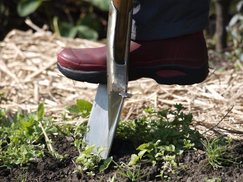 Handgesmede spade met steps van Sneeboer & Zn