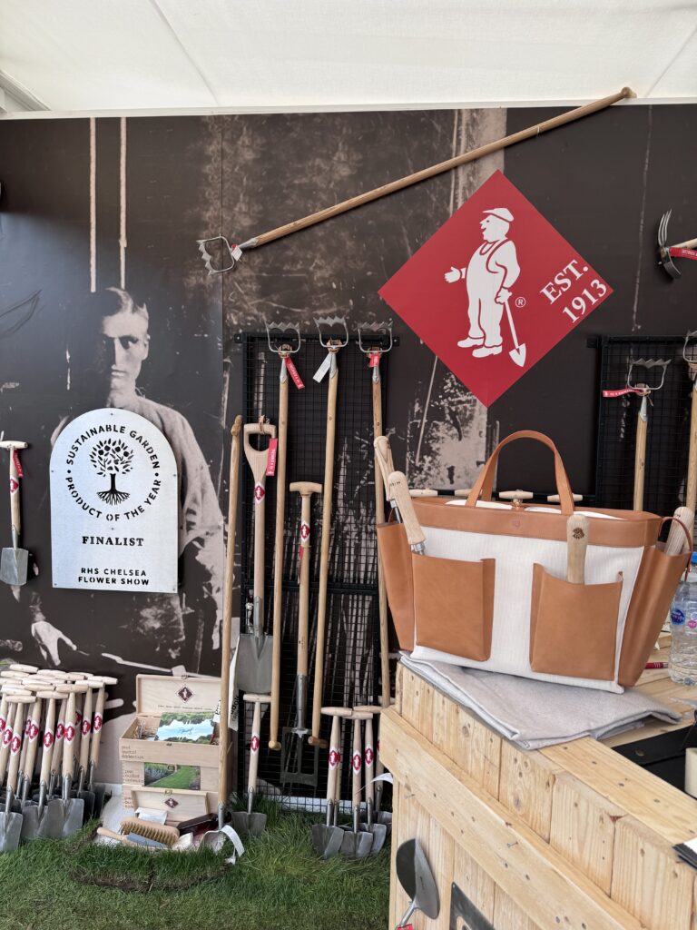 De Mark Cross by AERIN Garden Tote Bag: Een Harmonie van Luxe en Praktisch Design